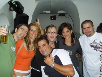 la boite de Swanage youyou!! au fait Paco et Marta sont sur la gauche
